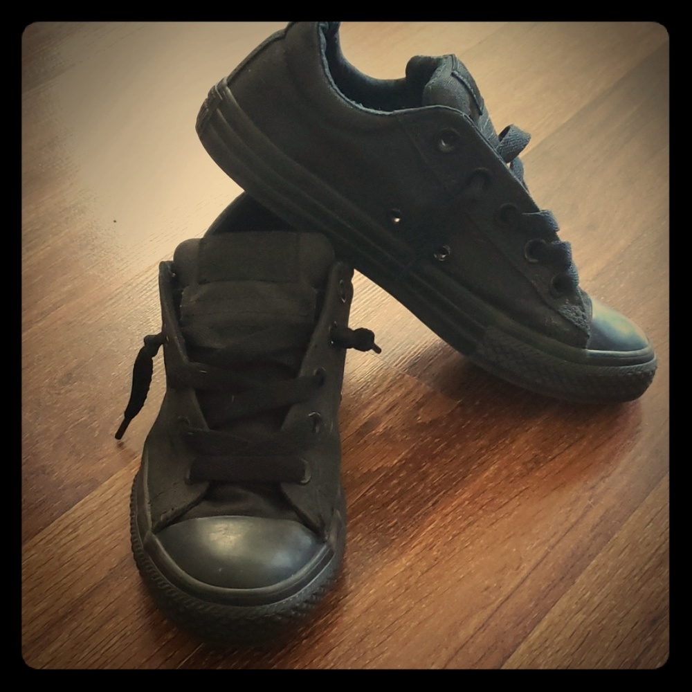 Boys Converse Sz 3